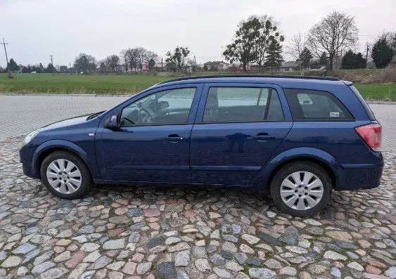 samochody osobowe Opel Astra cena 6800 przebieg: 262000, rok produkcji 2004 z Świecie